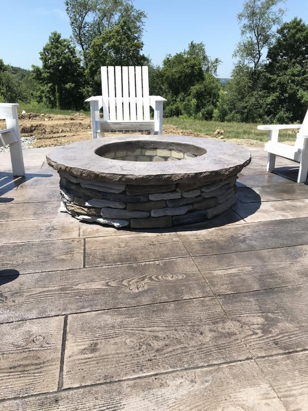 Patio with fire pit 2